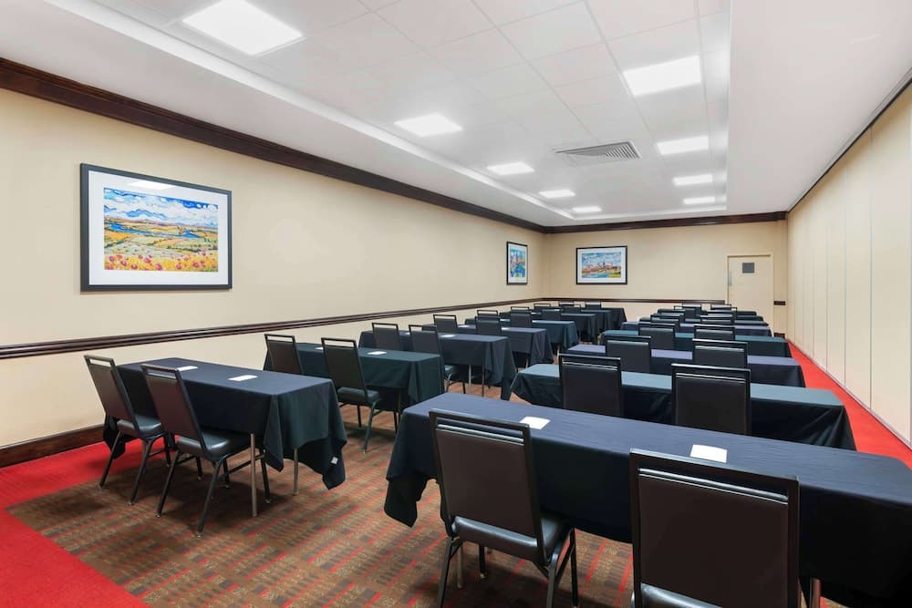 Best Western Plus Kansas City Sports Complex Hotel gallery photo in Kansas City, MO — image 7