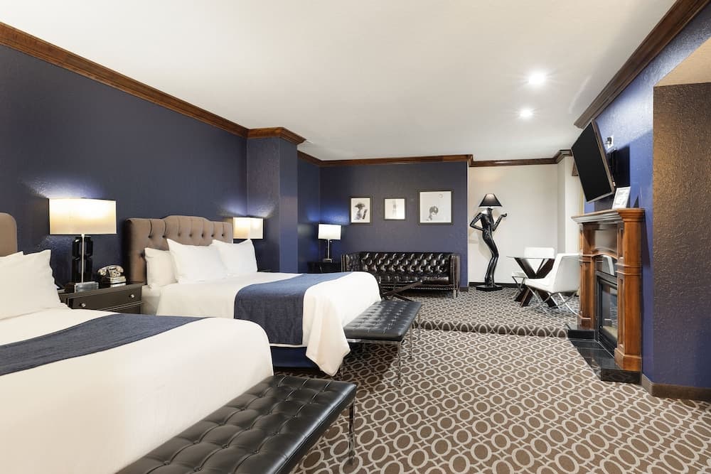 Des Lux Hotel property views in Des Moines, IA — gallery photo 3