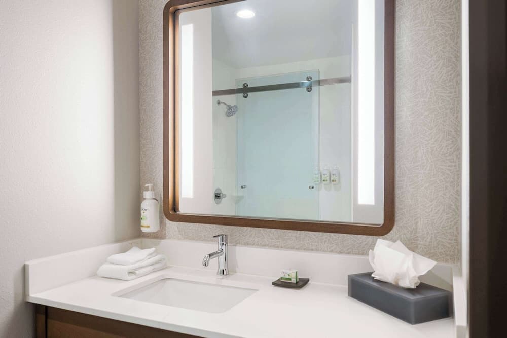 La Quinta Inn And Suites By Wyndham Lincoln interior in Lincoln, CA — gallery photo 2