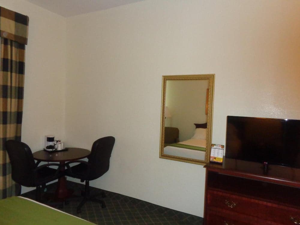 Ruskin Inn Hotel gallery photo in Ruskin, FL — image 9