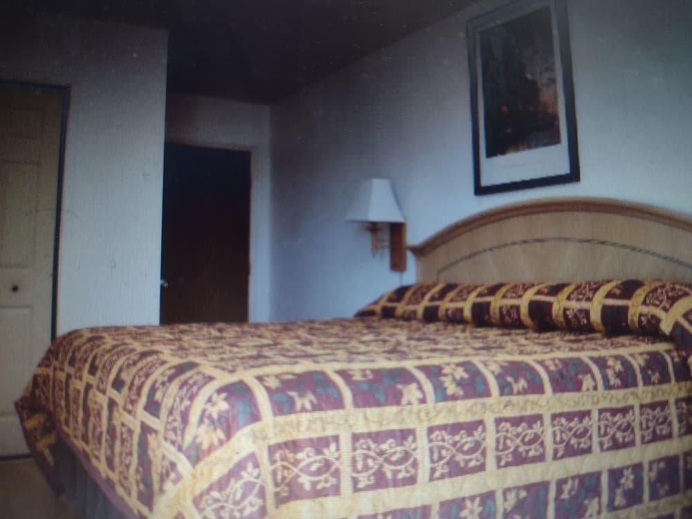 Budget Inn & Suites interior in Freer, TX — gallery photo 2