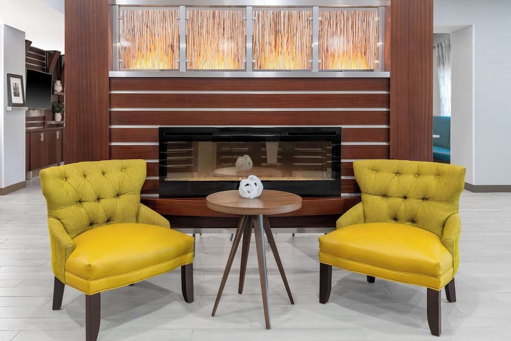 Hampton Inn & Suites Sacramento-Cal Expo interior in Sacramento, CA — gallery photo 2