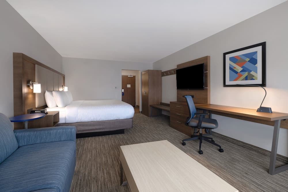 Holiday Inn Express & Suites Detroit Dearborn by IHG gallery photo in Dearborn, MI — image 28