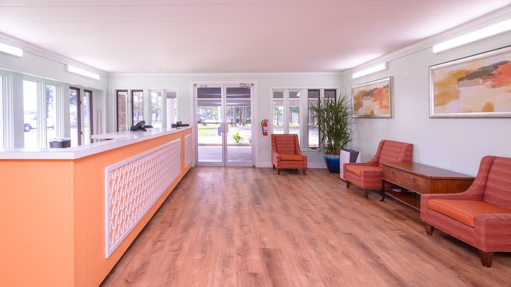 Heart of Manteo Motor Lodge interior in Manteo, NC — gallery photo 2