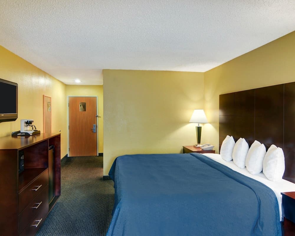 Quality Inn & Suites Grand Prairie South gallery photo in Grand Prairie, TX — image 12