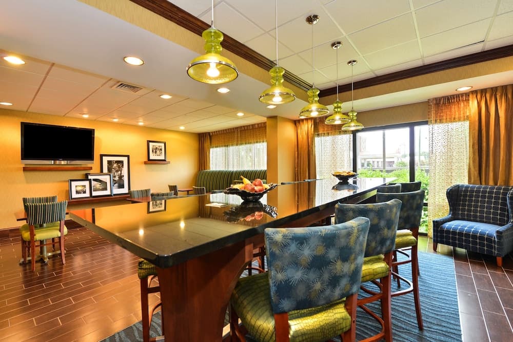 Hampton Inn by Hilton Petersburg Fort Lee interior in Petersburg, VA — gallery photo 2