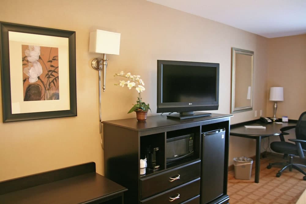 Hampton Inn & Suites Chicago/St. Charles property views in St. Charles, IL — gallery photo 3