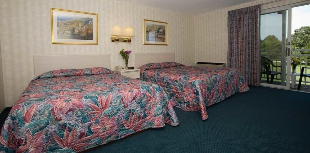 Winnapaug Inn property views in Westerly, RI — gallery photo 3