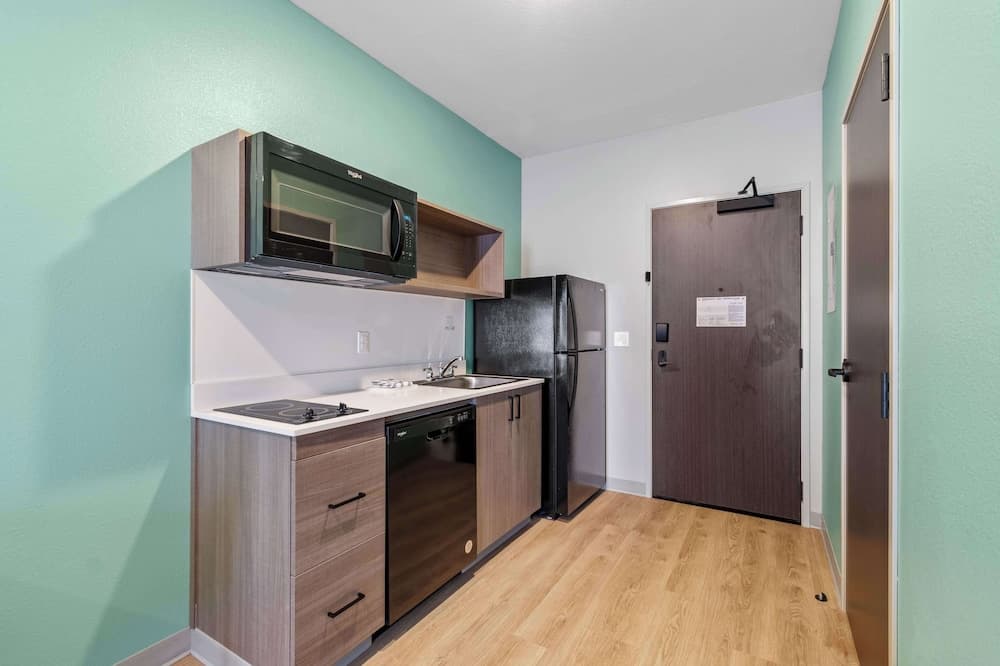 ECHO Suites Extended Stay by Wyndham Dallas Plano/Richardson gallery photo in Plano, TX — image 16