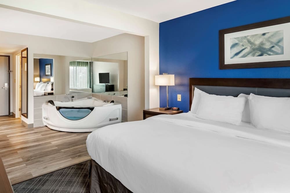 Comfort Inn & Suites Grand Blanc/Flint property views in Grand Blanc, MI — gallery photo 3