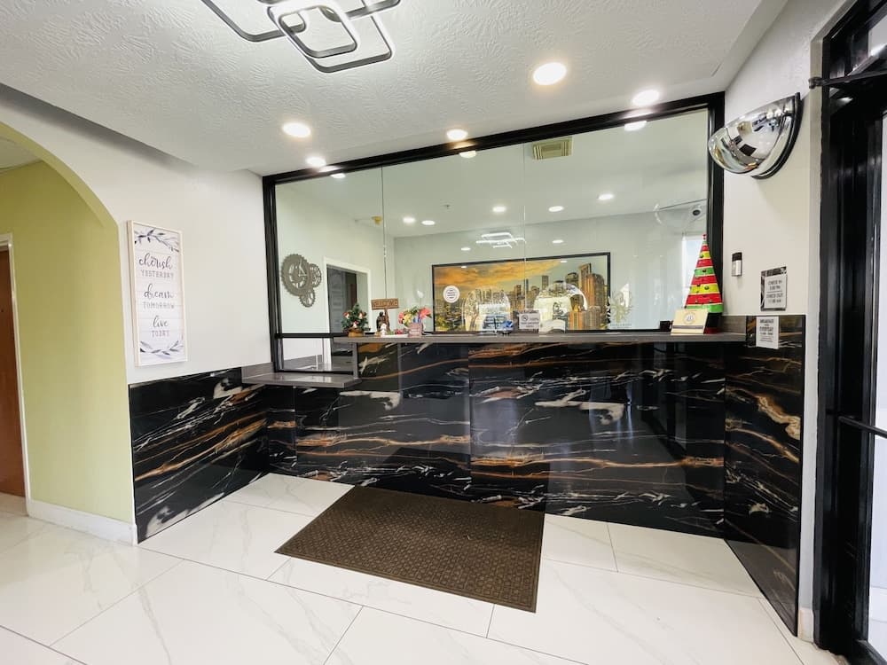 Americas Best Value Inn La Porte interior in La Porte, TX — gallery photo 2