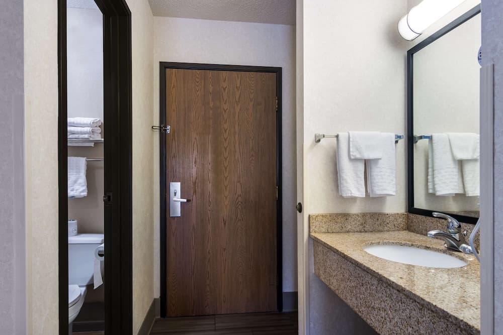 SureStay by Best Western Grove City gallery photo in Grove City, PA — image 10