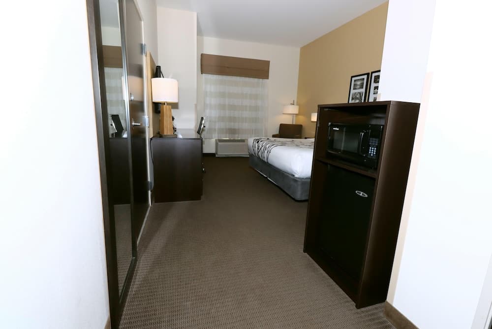 Sleep Inn & Suites Moundsville - Wheeling interior in Moundsville, WV — gallery photo 2