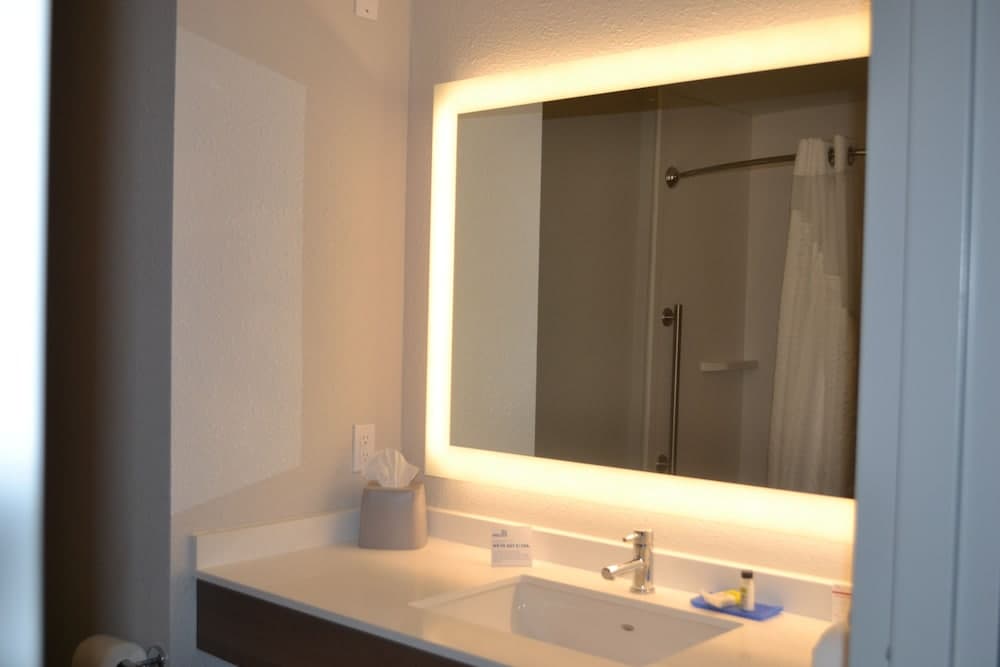 Holiday Inn Express Tallahassee University Central by IHG interior in Tallahassee, FL — gallery photo 2