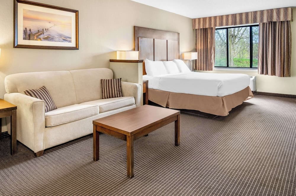White Pines Inn & Suites gallery photo in Holland, MI — image 18