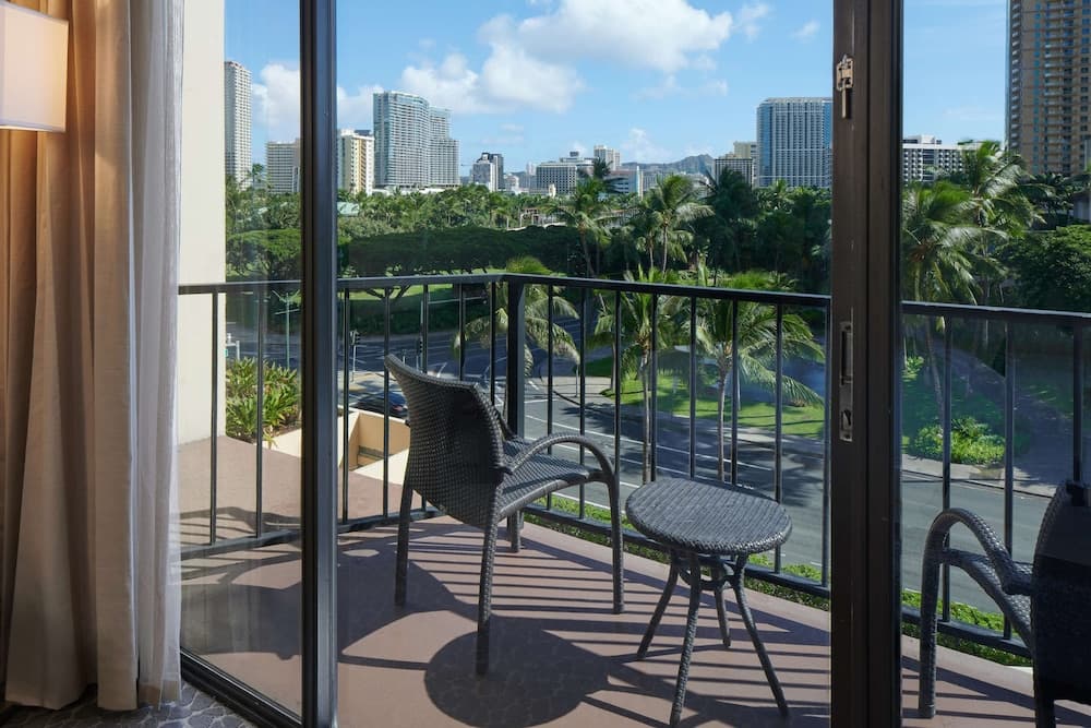 Aqua Palms Waikiki interior in Honolulu, HI — gallery photo 2