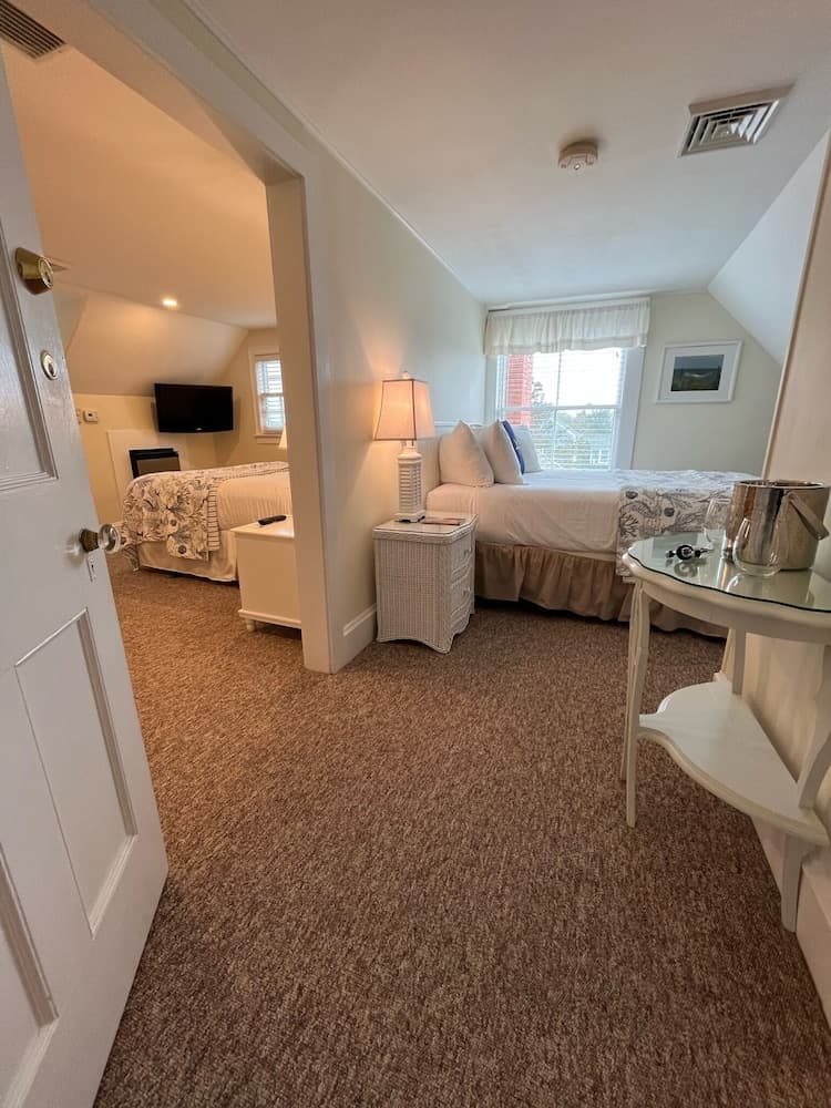 Beach Breeze Inn gallery photo in Falmouth, MA — image 83