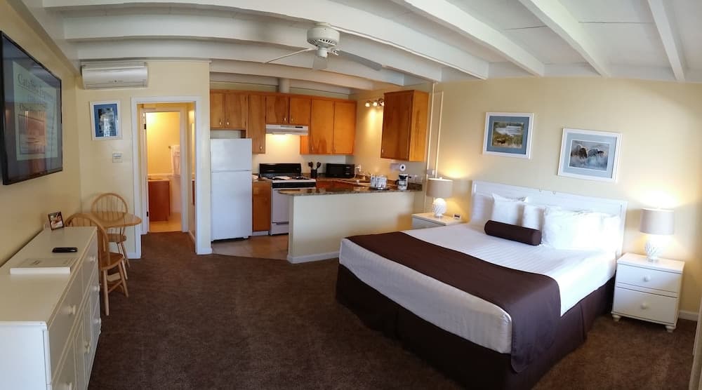 El Terado Terrace interior in Avalon, CA — gallery photo 2