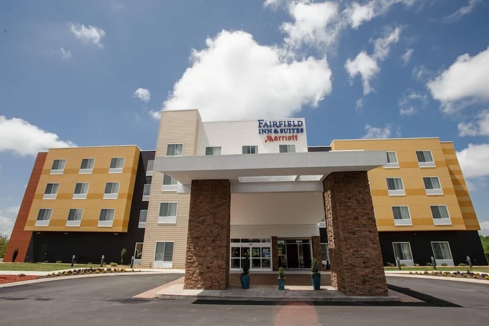 Fairfield Inn & Suites Athens I65 — hotel in Athens, Alabama