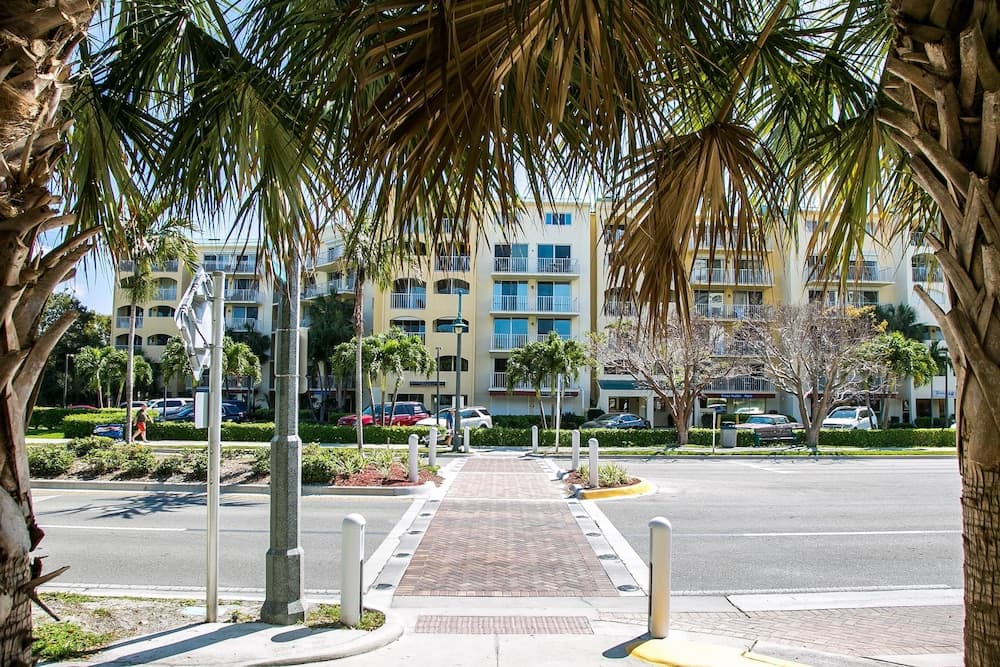 San Marco Residences 507 property views in Marco Island, FL — gallery photo 3
