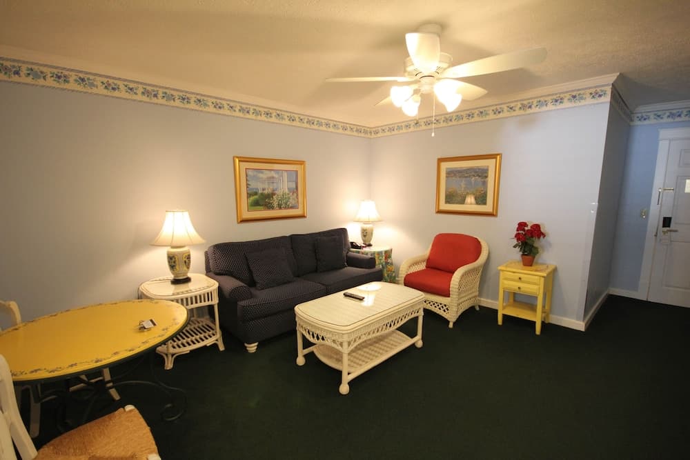 Lilac Tree Suites property views in Mackinac Island, MI — gallery photo 3
