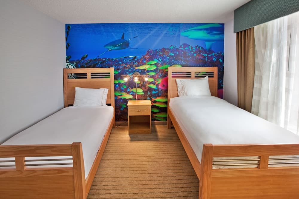 Holiday Inn Express Hotel & Suites Bremen by IHG interior in Bremen, GA — gallery photo 2