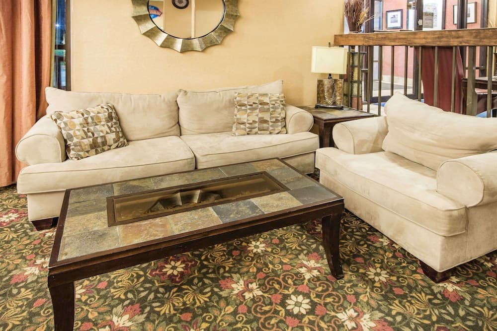 Baymont by Wyndham Mobile/ I-65 interior in Mobile, AL — gallery photo 2