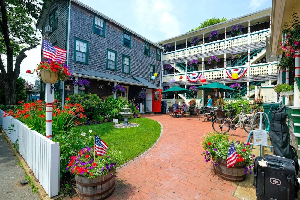 Pequot Hotel gallery photo in Oak Bluffs, MA — image 17