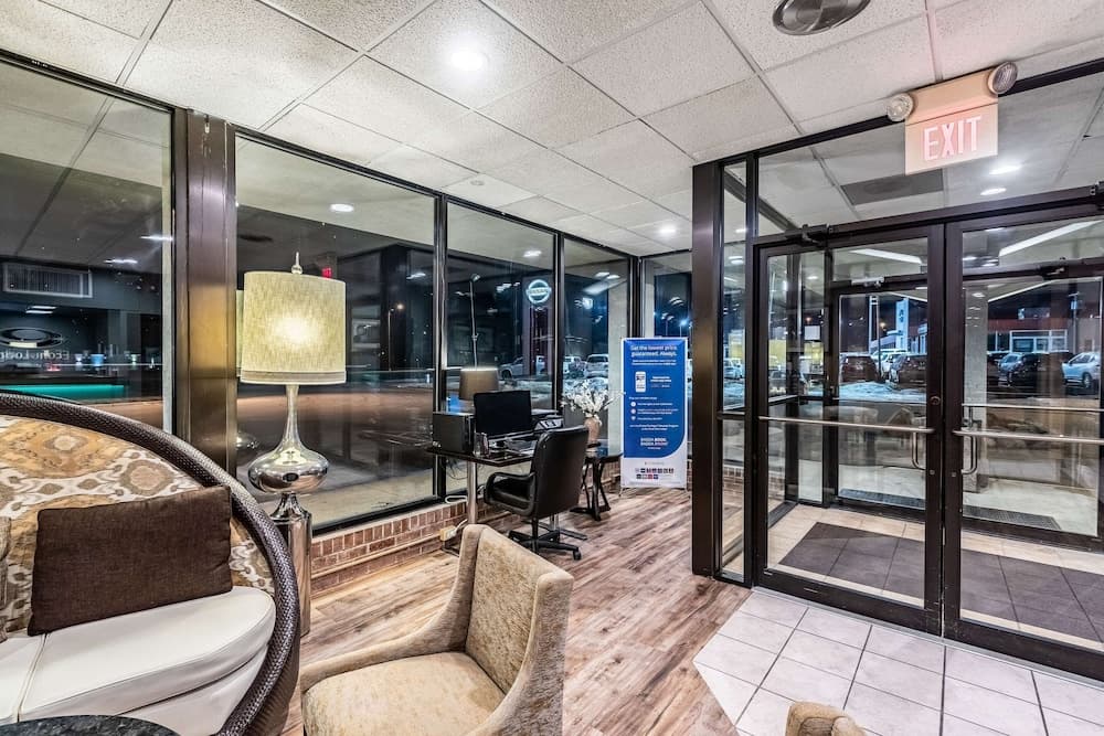 Quality Inn & Suites Albert Lea interior in Albert Lea, MN — gallery photo 2