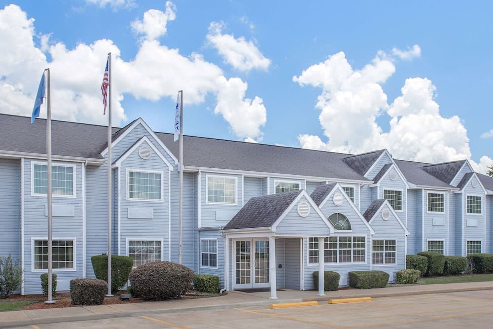 Microtel Inn by Wyndham Broken Bow featured exterior or lobby in Broken Bow, OK — similar hotel