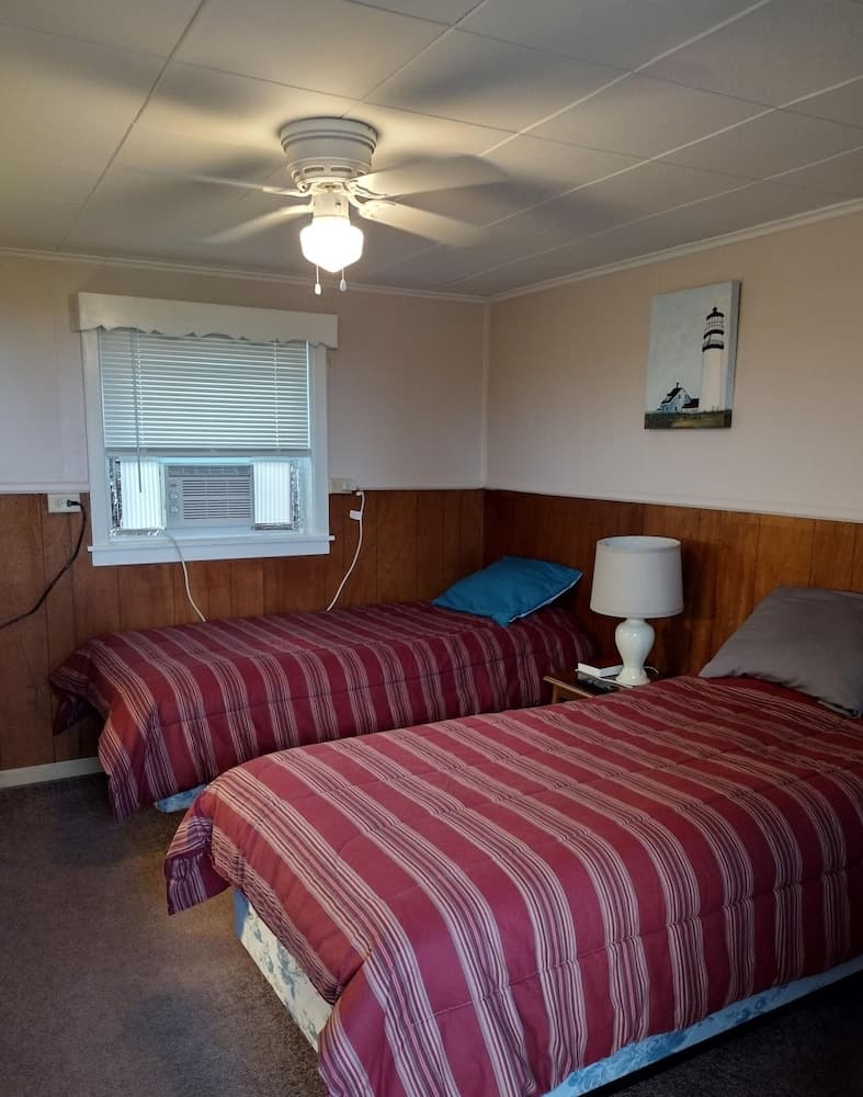 Jeannies Dream Motel interior in West Winfield, NY — gallery photo 2