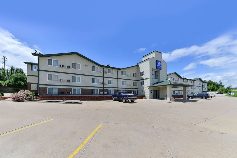 Americas Best Value Inn Jefferson City featured exterior or lobby in Jefferson City, MO — similar hotel