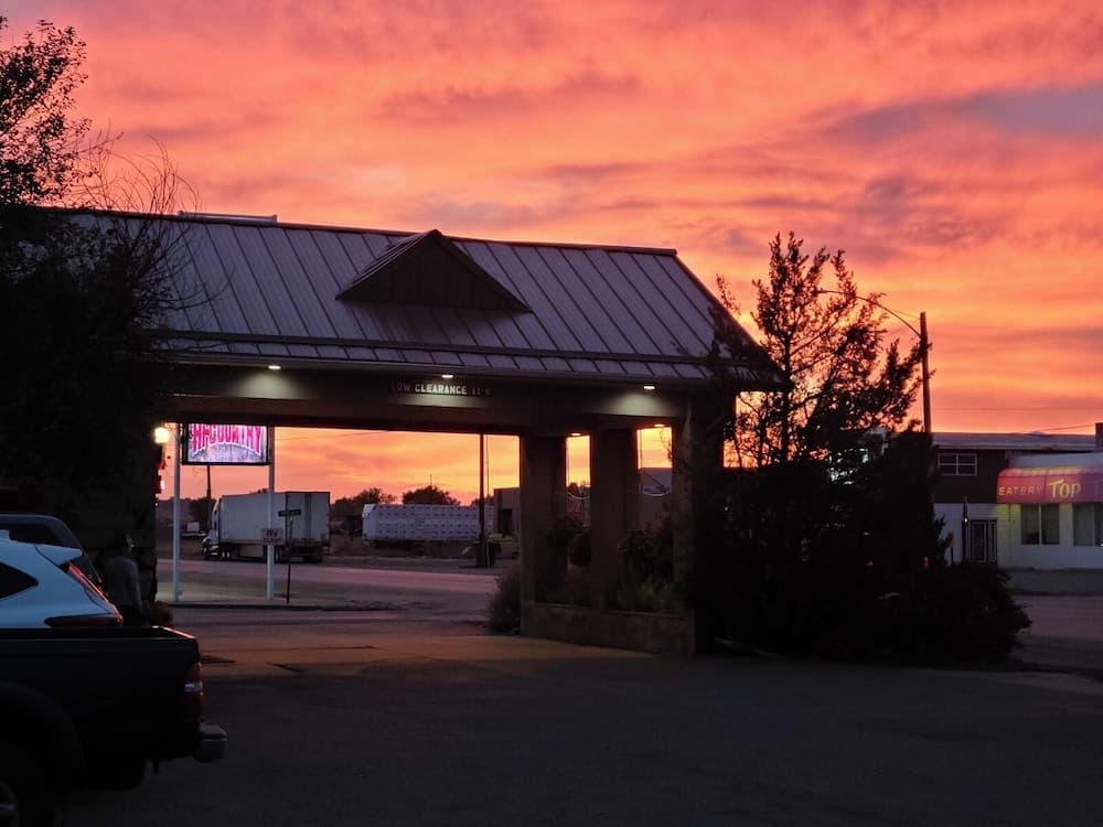 Sundowner Inn by Capital O Forsyth I 94 featured exterior or lobby in Forsyth, MT — similar hotel