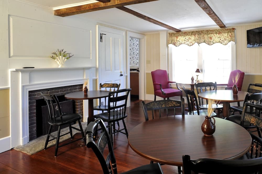 Old Sturbridge Inn and Reeder Family Lodges property views in Sturbridge, MA — gallery photo 3