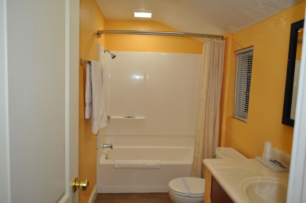 Santa Cruz Inn Riverside gallery photo in Riverside, CA — image 14