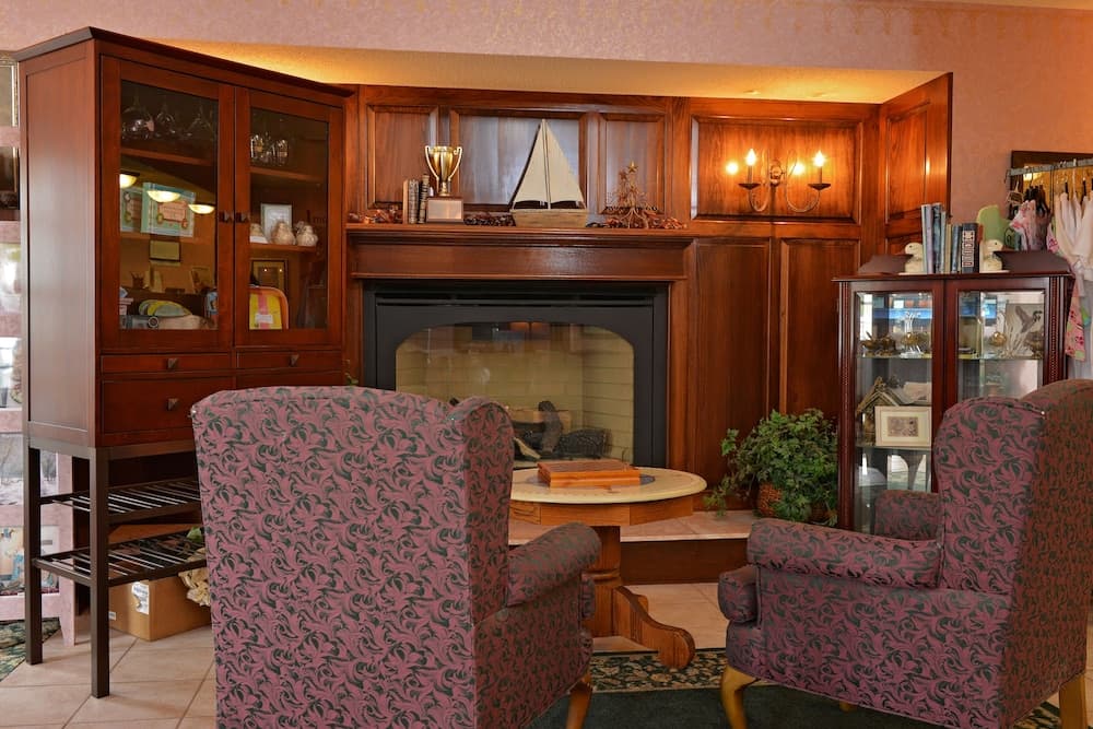 Our Guest Inn and Suites - Downtown gallery photo in Port Clinton, OH — image 10