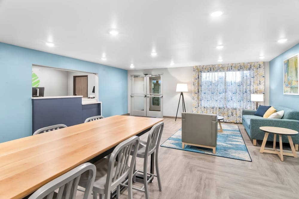 Woodspring Suites Elkhart interior in Elkhart, IN — gallery photo 2