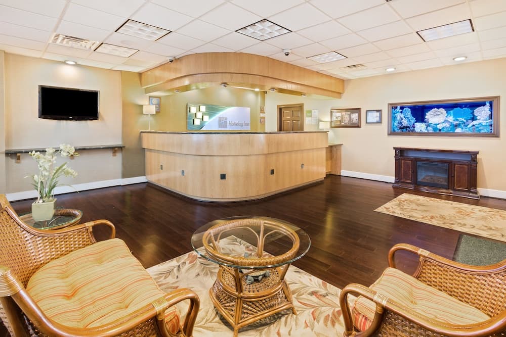 Holiday Inn & Suites Clearwater Beach S-Harbourside by IHG interior in Indian Rocks Beach, FL — gallery photo 2