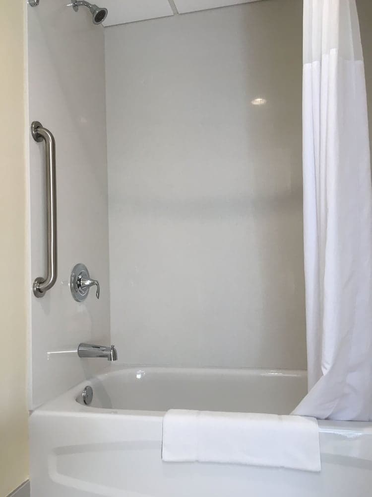 MainStay Suites John Wayne Airport by Choice Hotels gallery photo in Santa Ana, CA — image 27