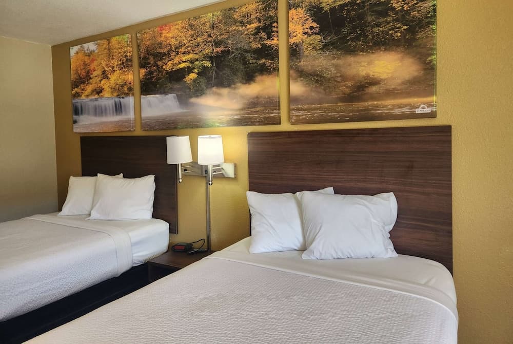 Days Inn by Wyndham Leesville interior in Leesville, LA — gallery photo 2