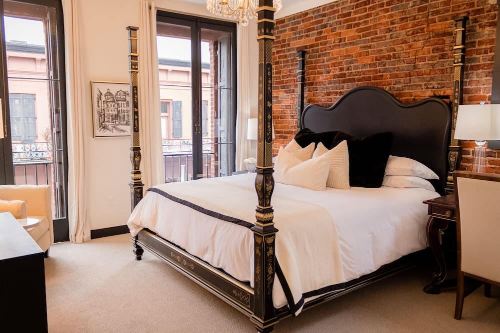 Speakeasy Suites property views in Nevada City, CA — gallery photo 3