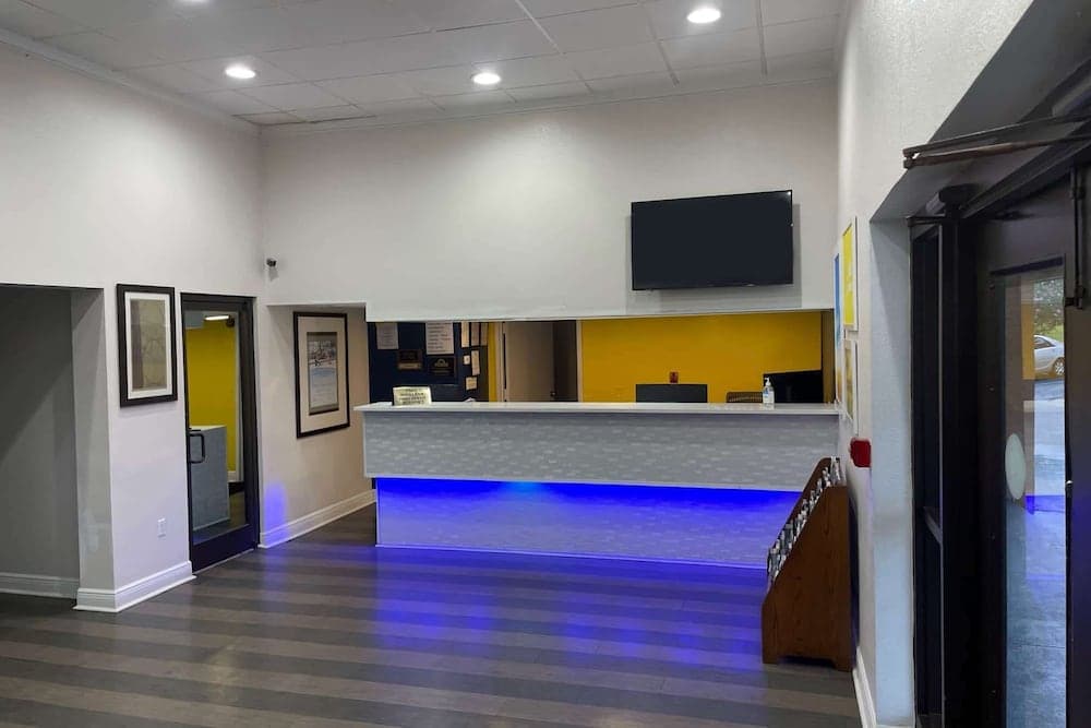 Travelodge by Wyndham Mobile Al interior in Mobile, AL — gallery photo 2