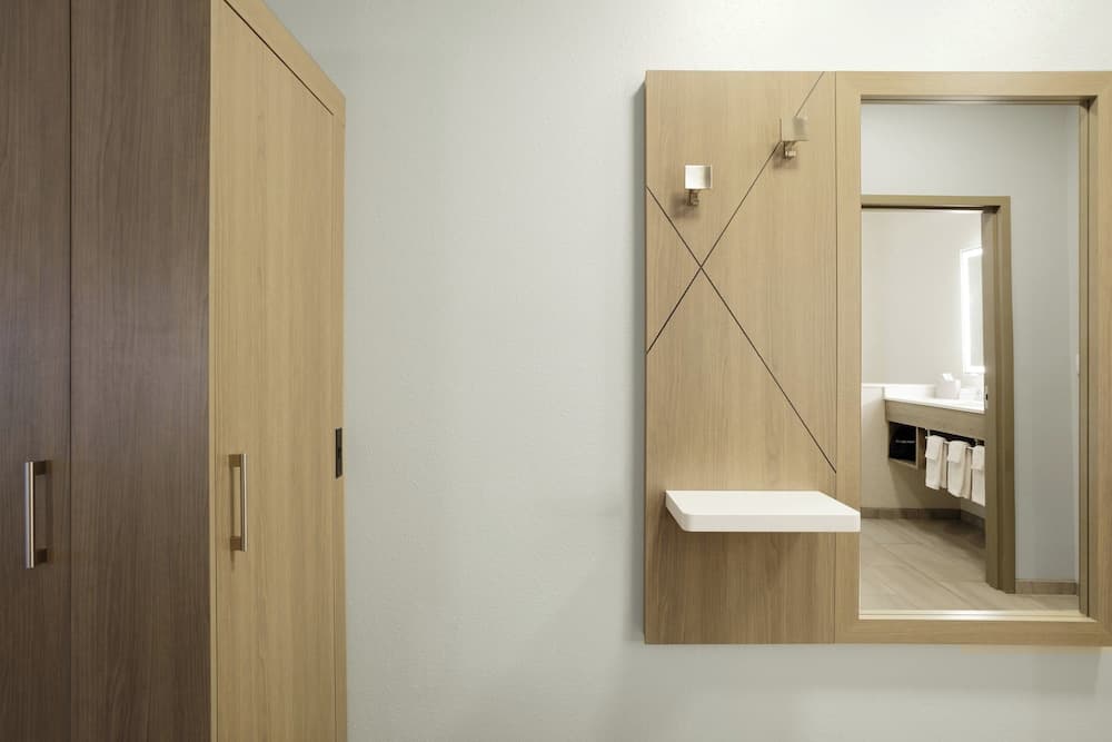 Holiday Inn Express And Suites Elgin Chicago Northwest by IHG gallery photo in Elgin, IL — image 32