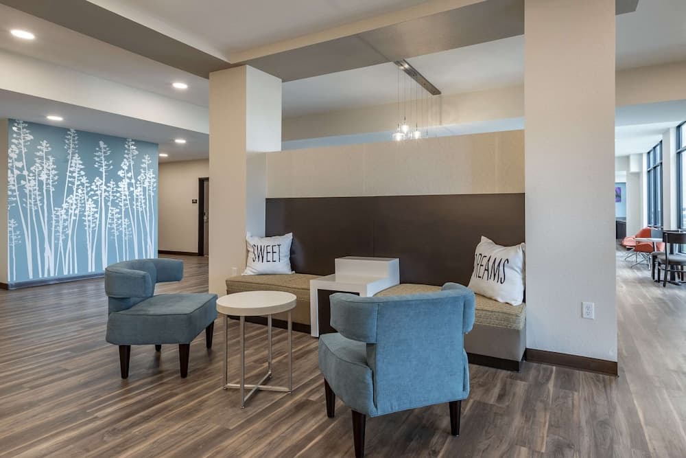 Sleep Inn & Suites Milwaukee/Franklin interior in Franklin, WI — gallery photo 2