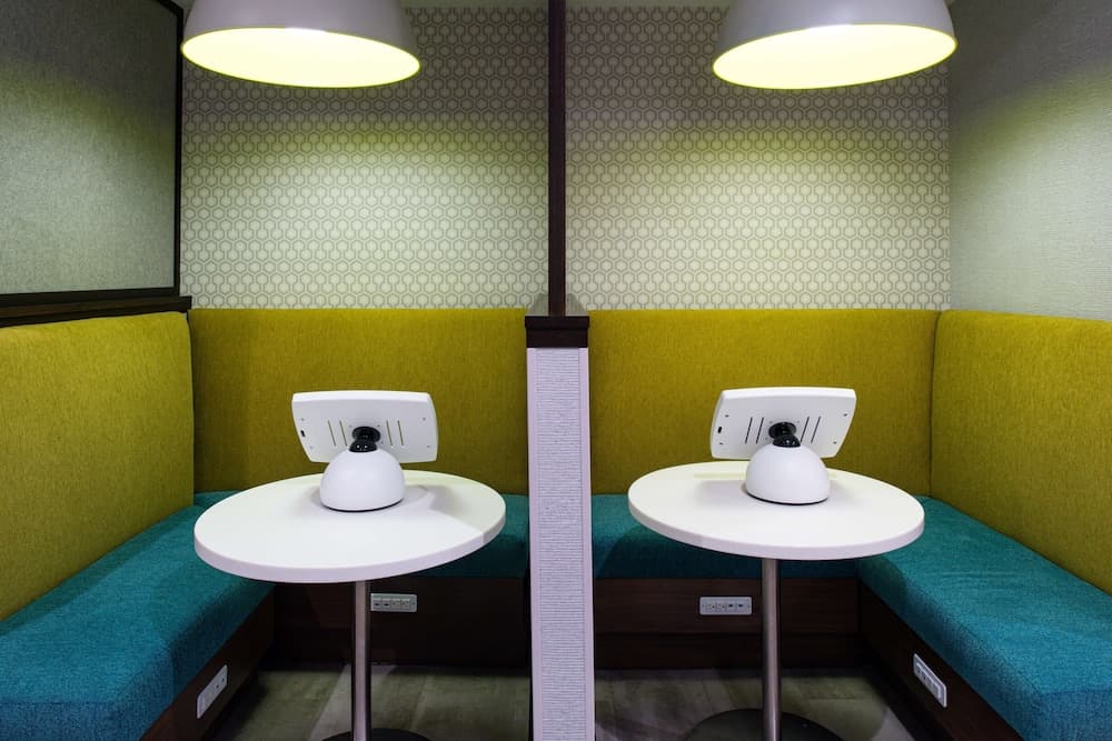 Hampton Inn & Suites Adrian interior in Adrian, MI — gallery photo 2
