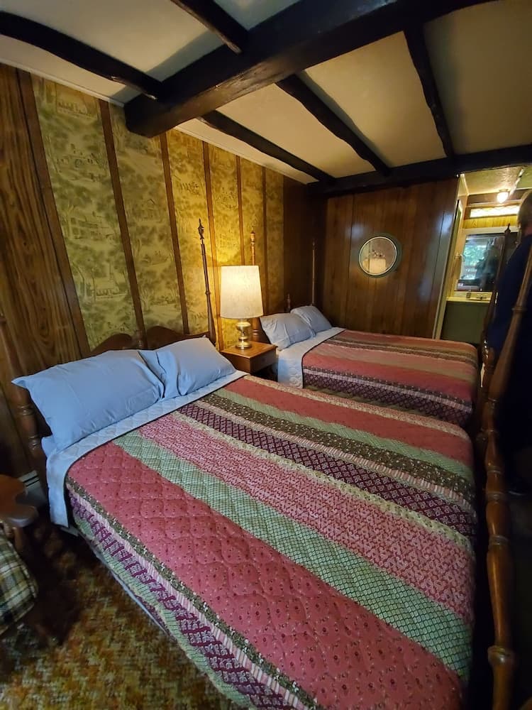 Pocono Mountains Hotel and Spa interior in Gouldsboro, PA — gallery photo 2