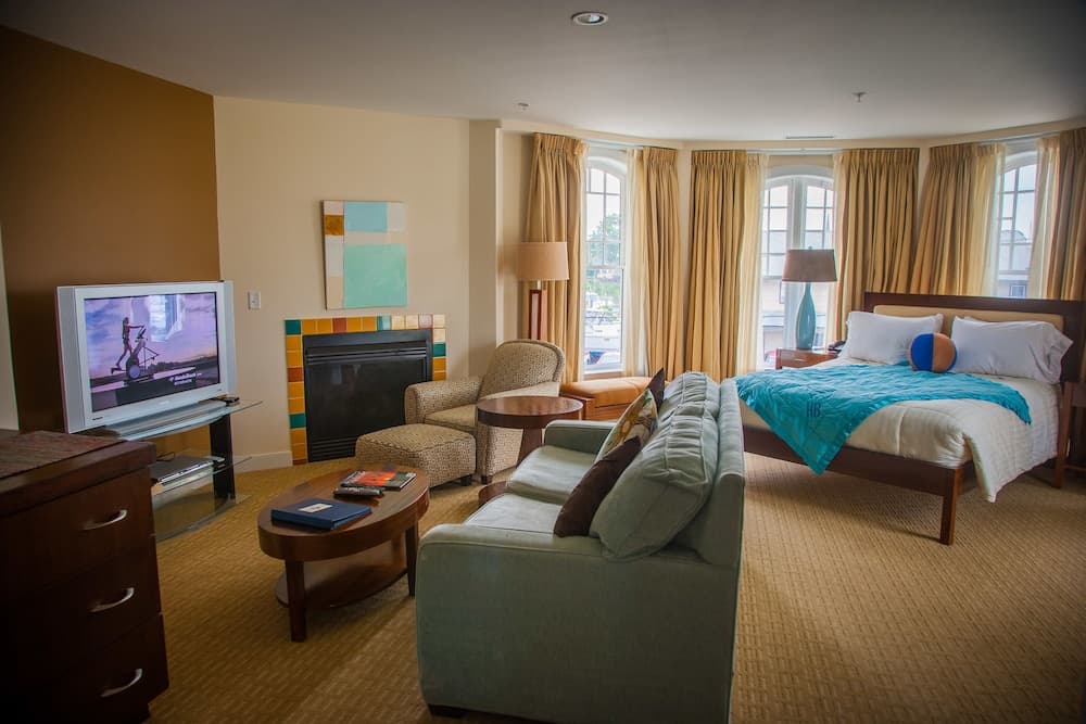 Hotel Blue property views in Lewes, DE — gallery photo 3