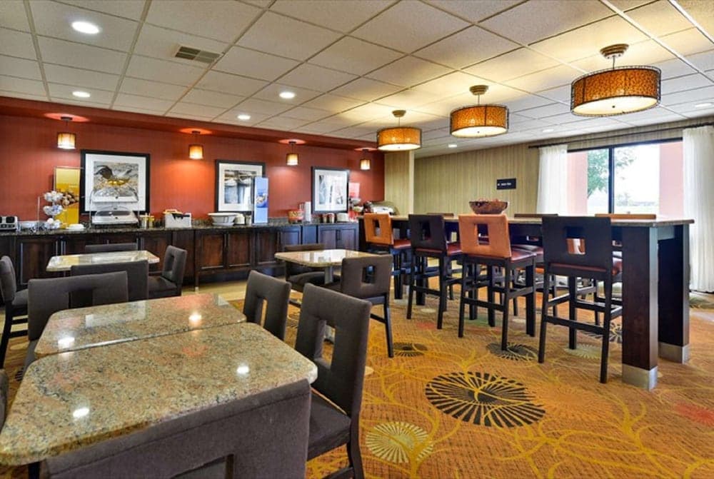 Hampton Inn Sturgis-Lagrange Area gallery photo in Sturgis, MI — image 16