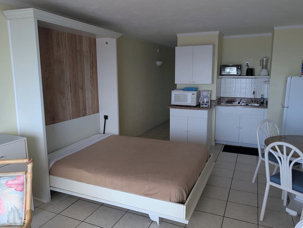 Traders Inn Beach Club property views in Ormond Beach, FL — gallery photo 3