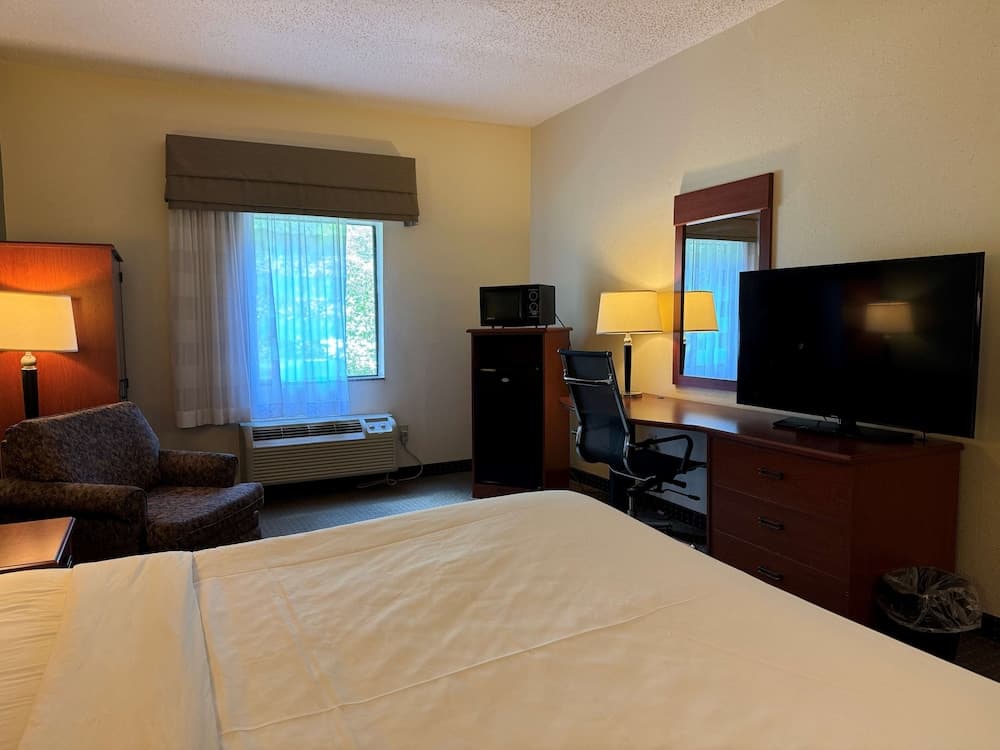 SureStay by Best Western Pearl Jackson Airport property views in Pearl, MS — gallery photo 3